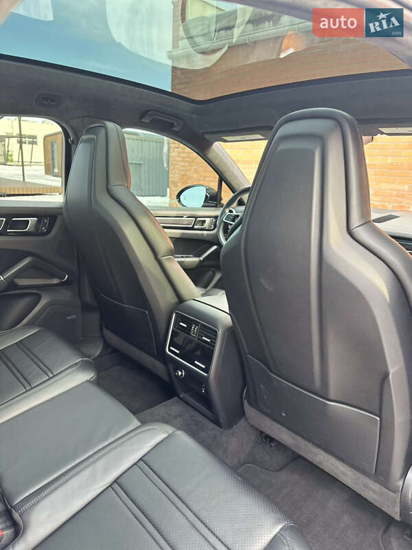 Внедорожник / Кроссовер Porsche Cayenne 2022 в Киеве