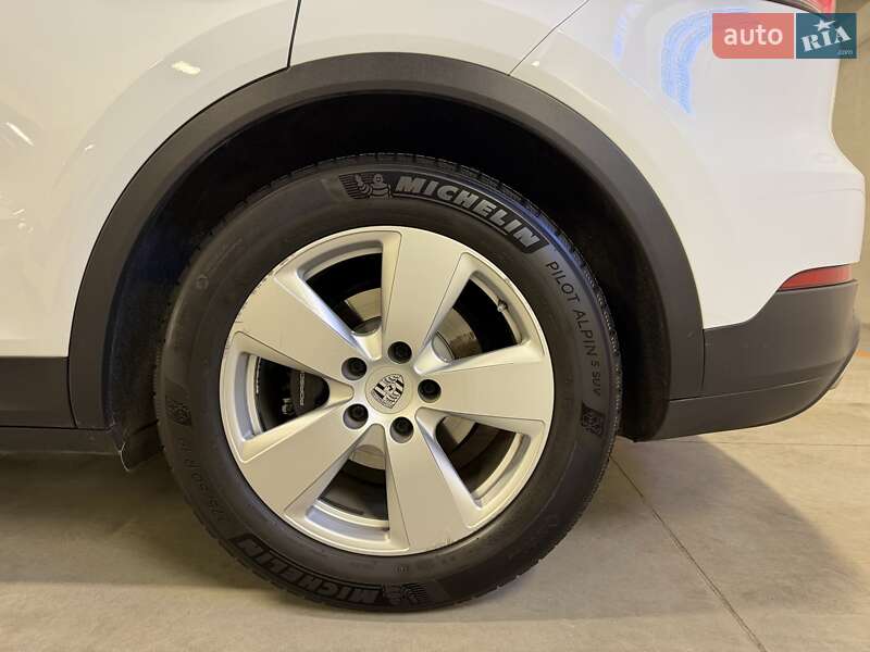 Внедорожник / Кроссовер Porsche Cayenne 2019 в Киеве