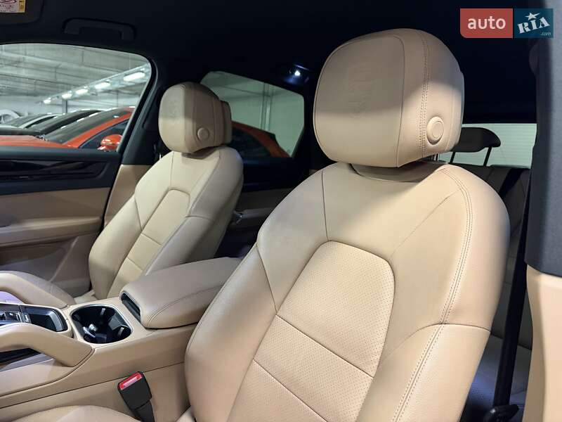Внедорожник / Кроссовер Porsche Cayenne 2019 в Киеве