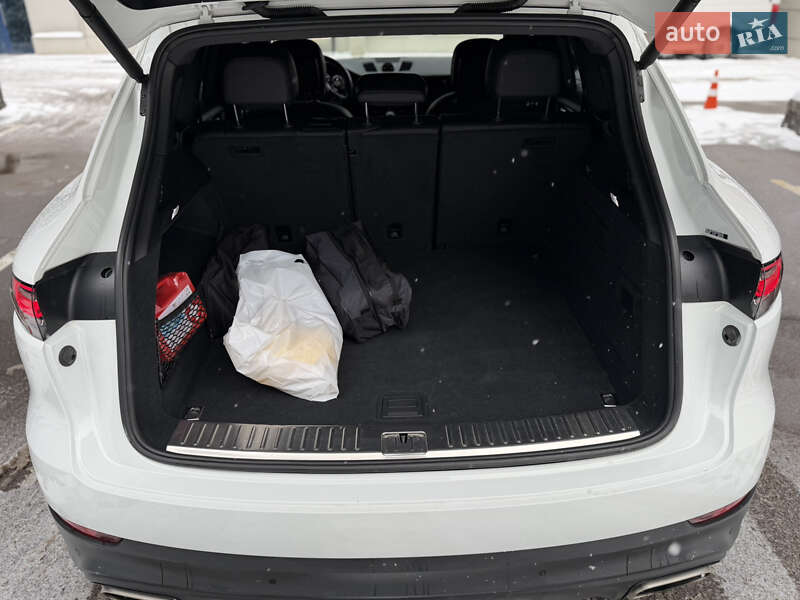 Внедорожник / Кроссовер Porsche Cayenne 2018 в Киеве