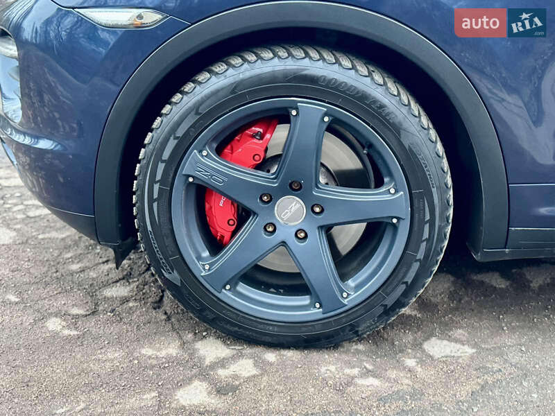 Внедорожник / Кроссовер Porsche Cayenne 2010 в Житомире