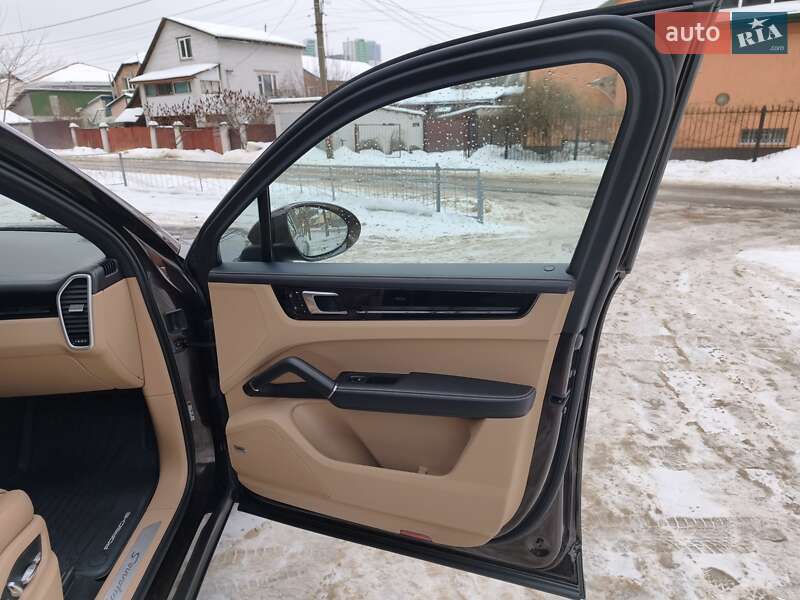 Внедорожник / Кроссовер Porsche Cayenne 2019 в Киеве фото 17 Внедорожник / Кроссовер Porsche Cayenne 2019 в Киеве