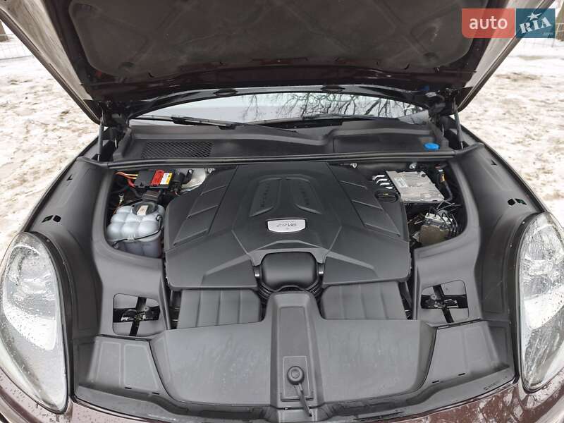 Внедорожник / Кроссовер Porsche Cayenne 2019 в Киеве фото 19 Внедорожник / Кроссовер Porsche Cayenne 2019 в Киеве