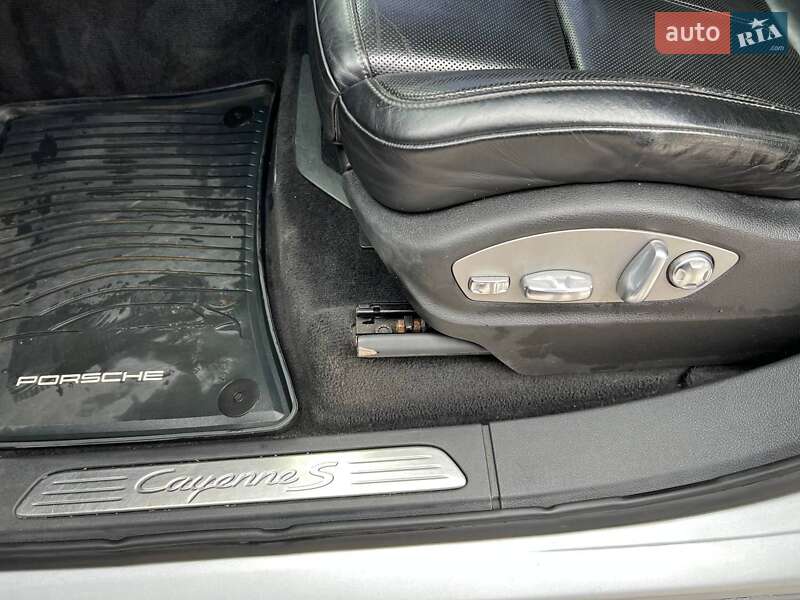 Внедорожник / Кроссовер Porsche Cayenne 2010 в Днепре