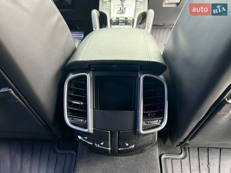 Внедорожник / Кроссовер Porsche Cayenne 2010 в Днепре