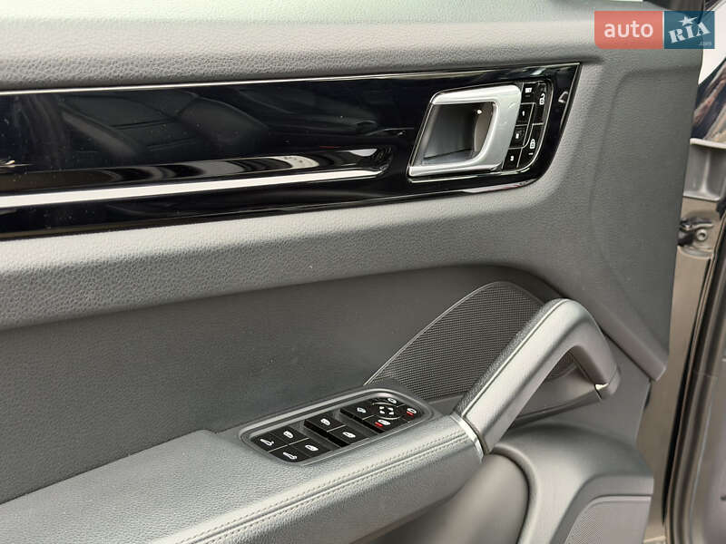 Внедорожник / Кроссовер Porsche Cayenne 2019 в Одессе