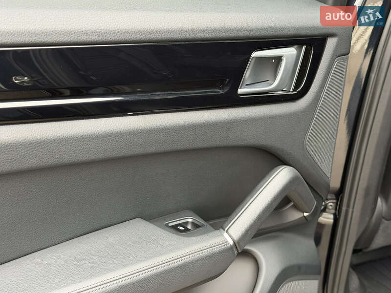 Внедорожник / Кроссовер Porsche Cayenne 2019 в Одессе