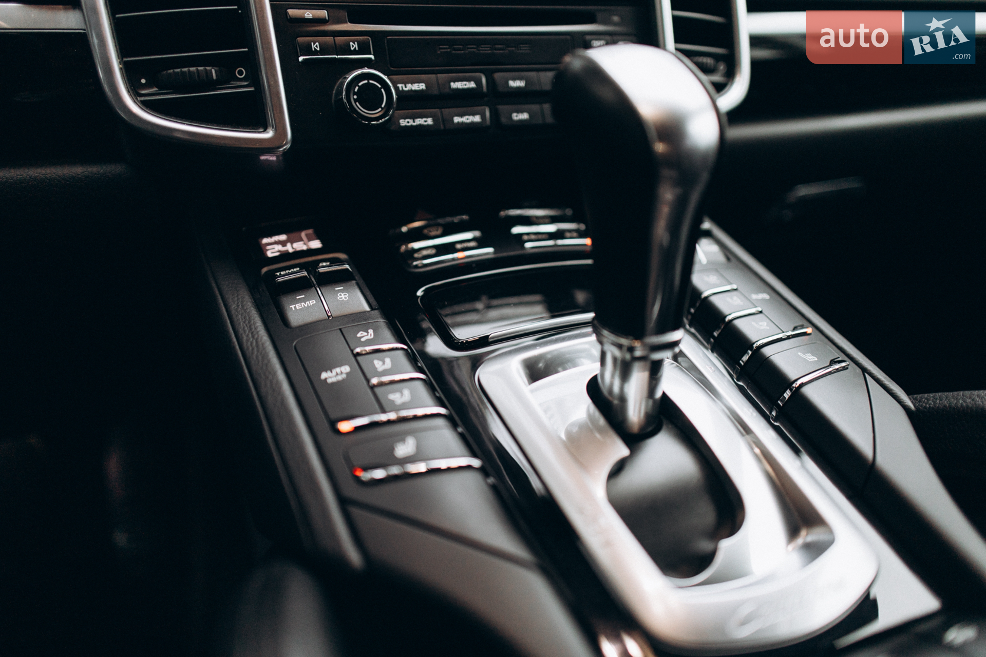 2016 Porsche Cayenne - мініатюра 32