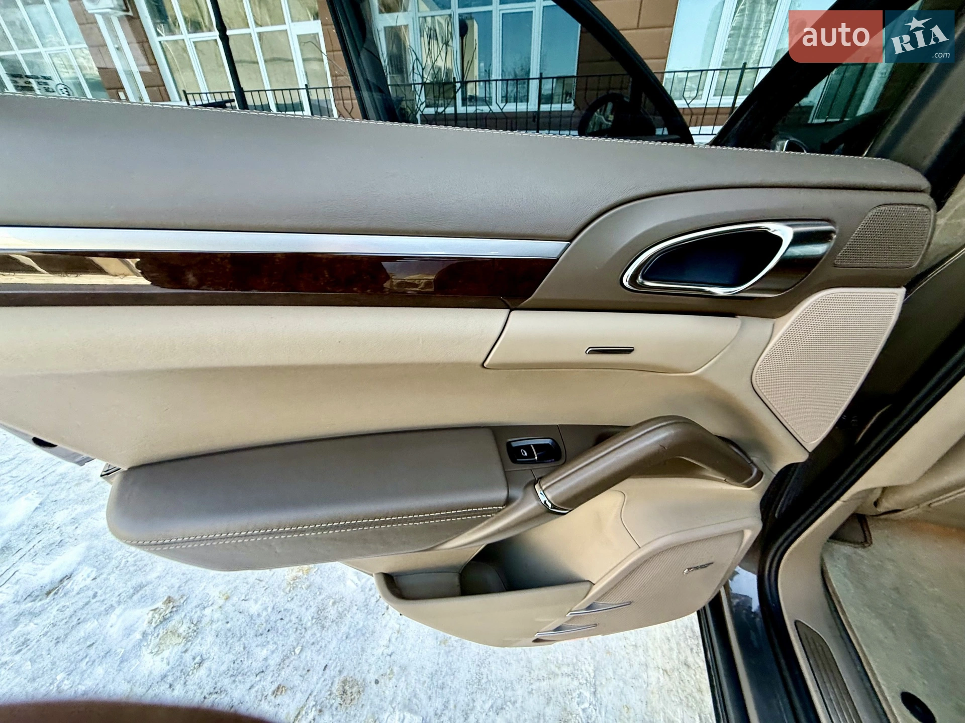 2011 Porsche Cayenne - мініатюра 26