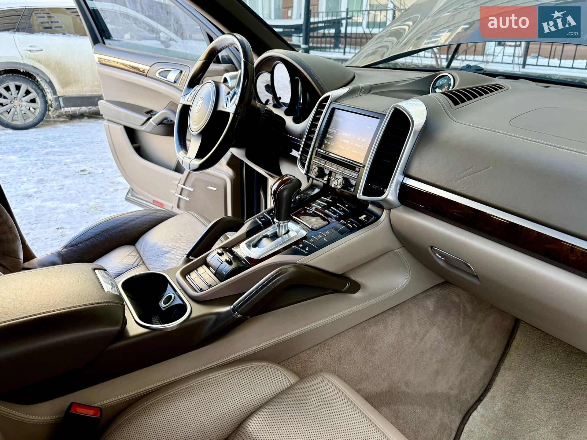 2011 Porsche Cayenne - мініатюра 70