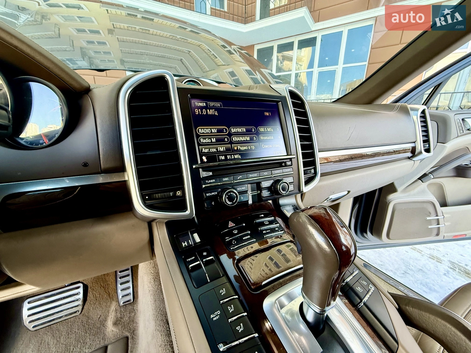 2011 Porsche Cayenne - мініатюра 88