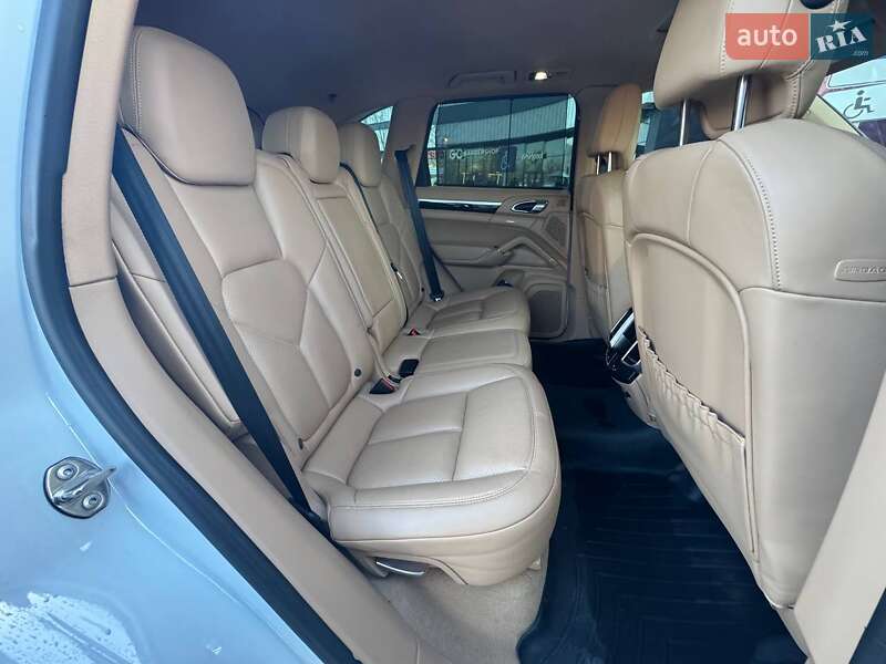 Внедорожник / Кроссовер Porsche Cayenne 2015 в Киеве фото 12 Внедорожник / Кроссовер Porsche Cayenne 2015 в Киеве