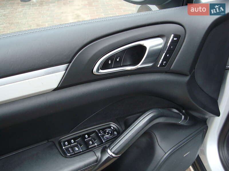 Внедорожник / Кроссовер Porsche Cayenne 2014 в Ровно