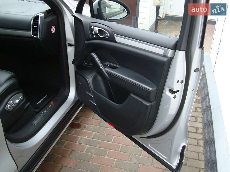 Внедорожник / Кроссовер Porsche Cayenne 2014 в Ровно