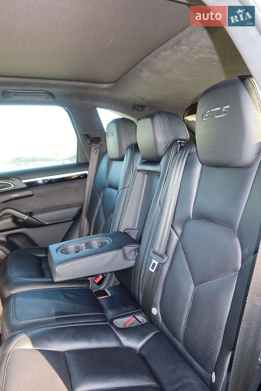 Внедорожник / Кроссовер Porsche Cayenne 2015 в Киеве