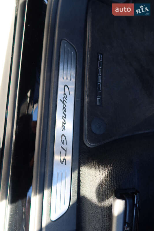 Внедорожник / Кроссовер Porsche Cayenne 2015 в Киеве