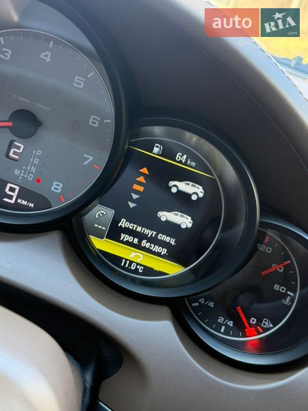 Позашляховик / Кросовер Porsche Cayenne 2012 в Луцьку