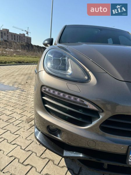 Позашляховик / Кросовер Porsche Cayenne 2012 в Луцьку