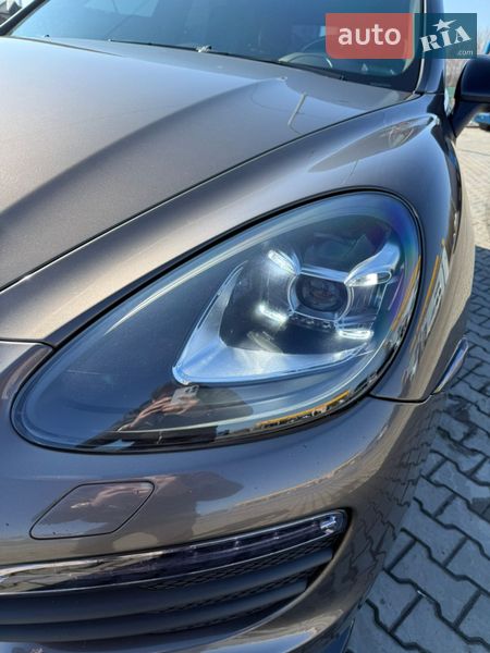 Позашляховик / Кросовер Porsche Cayenne 2012 в Луцьку