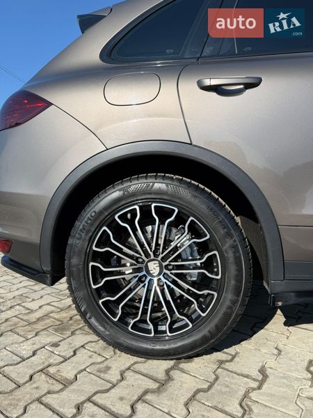 Позашляховик / Кросовер Porsche Cayenne 2012 в Луцьку