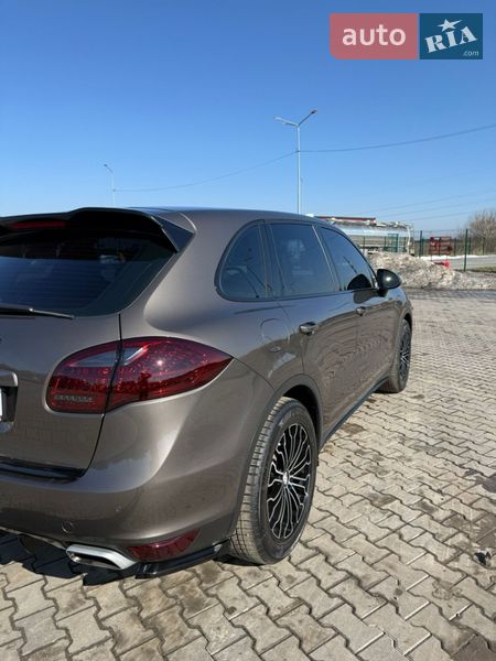 Позашляховик / Кросовер Porsche Cayenne 2012 в Луцьку
