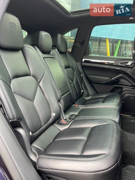 Внедорожник / Кроссовер Porsche Cayenne 2016 в Киеве