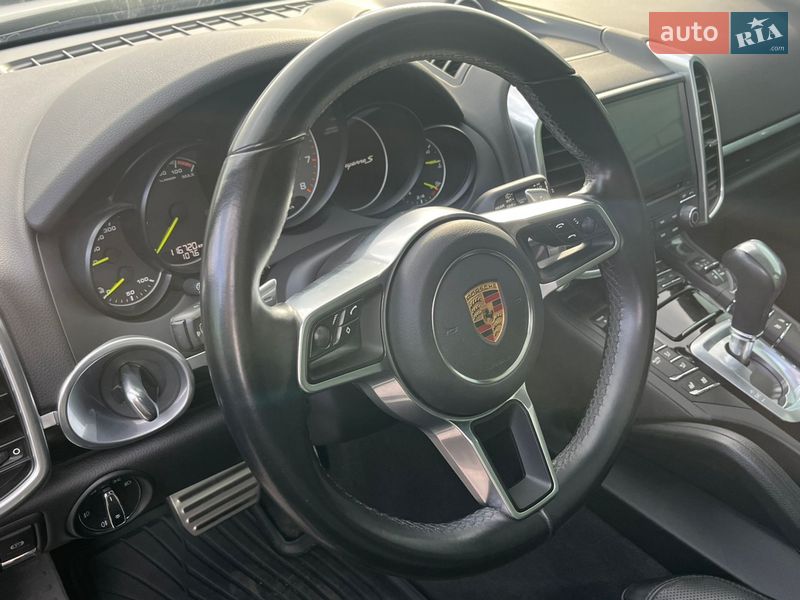Внедорожник / Кроссовер Porsche Cayenne 2016 в Киеве