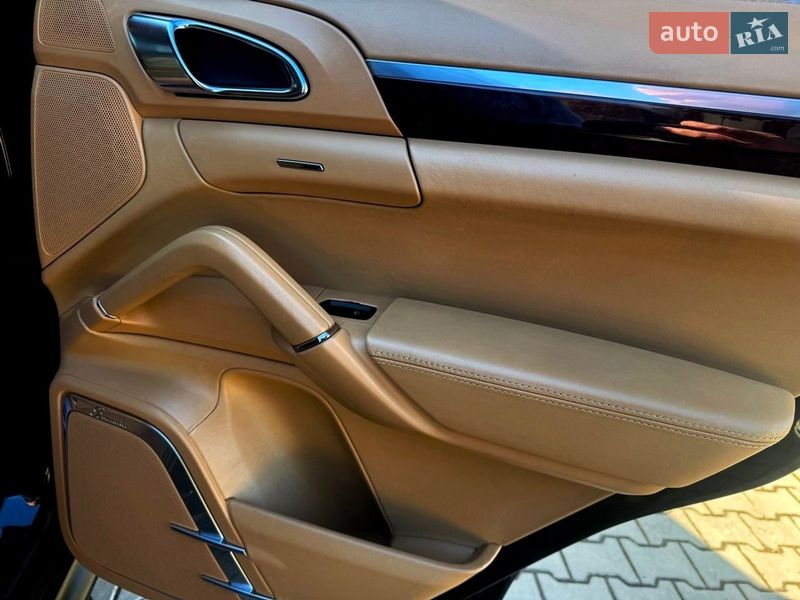 Внедорожник / Кроссовер Porsche Cayenne 2010 в Хмельницком
