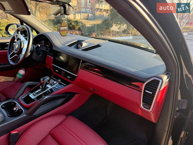 Внедорожник / Кроссовер Porsche Cayenne 2019 в Запорожье