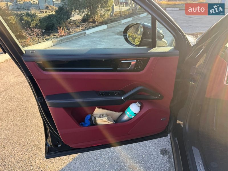 Внедорожник / Кроссовер Porsche Cayenne 2019 в Запорожье