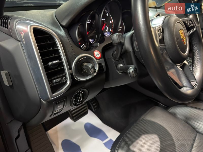Внедорожник / Кроссовер Porsche Cayenne 2016 в Тернополе