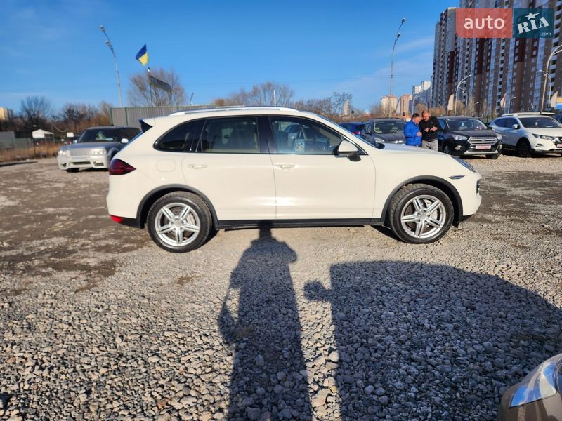 Внедорожник / Кроссовер Porsche Cayenne 2012 в Киеве
