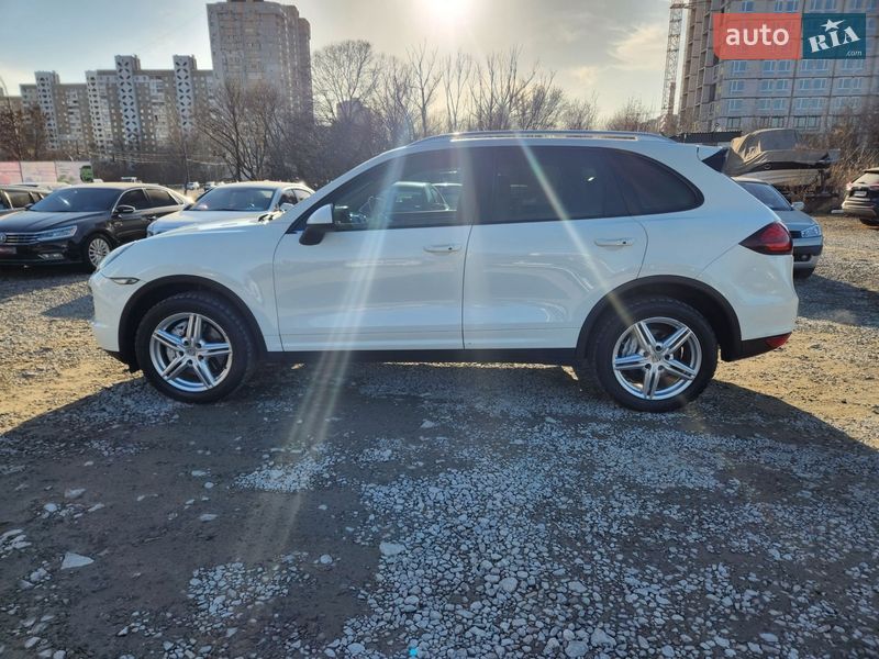 Внедорожник / Кроссовер Porsche Cayenne 2012 в Киеве