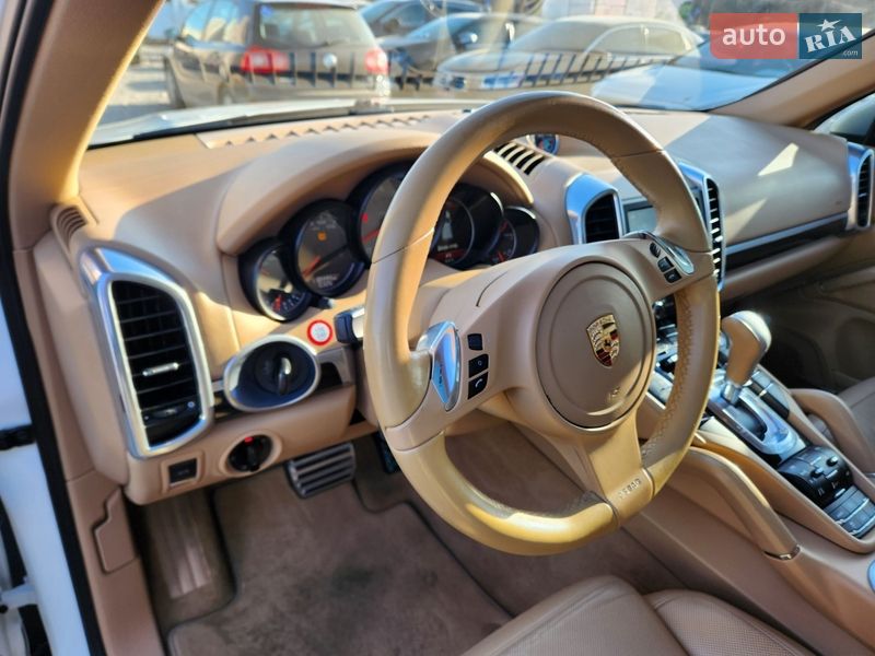 Внедорожник / Кроссовер Porsche Cayenne 2012 в Киеве