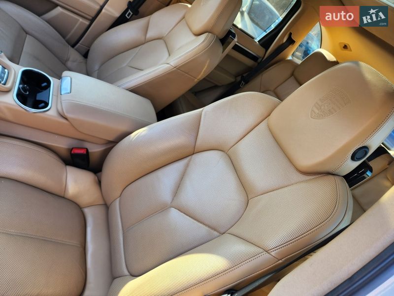 Внедорожник / Кроссовер Porsche Cayenne 2012 в Киеве