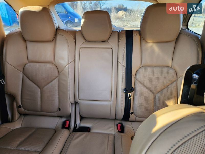 Внедорожник / Кроссовер Porsche Cayenne 2012 в Киеве