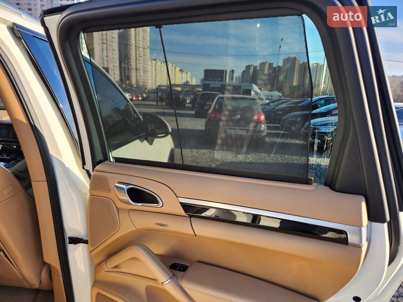 Внедорожник / Кроссовер Porsche Cayenne 2012 в Киеве