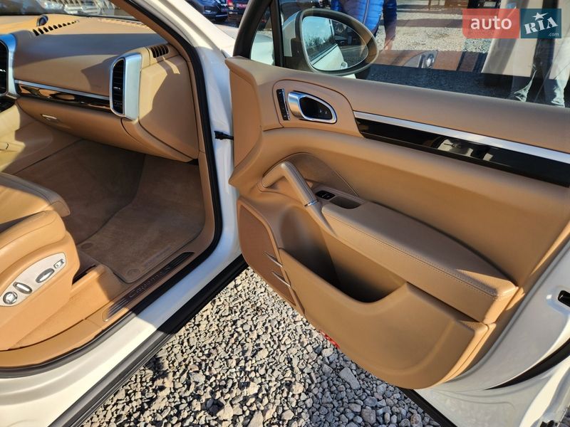 Внедорожник / Кроссовер Porsche Cayenne 2012 в Киеве