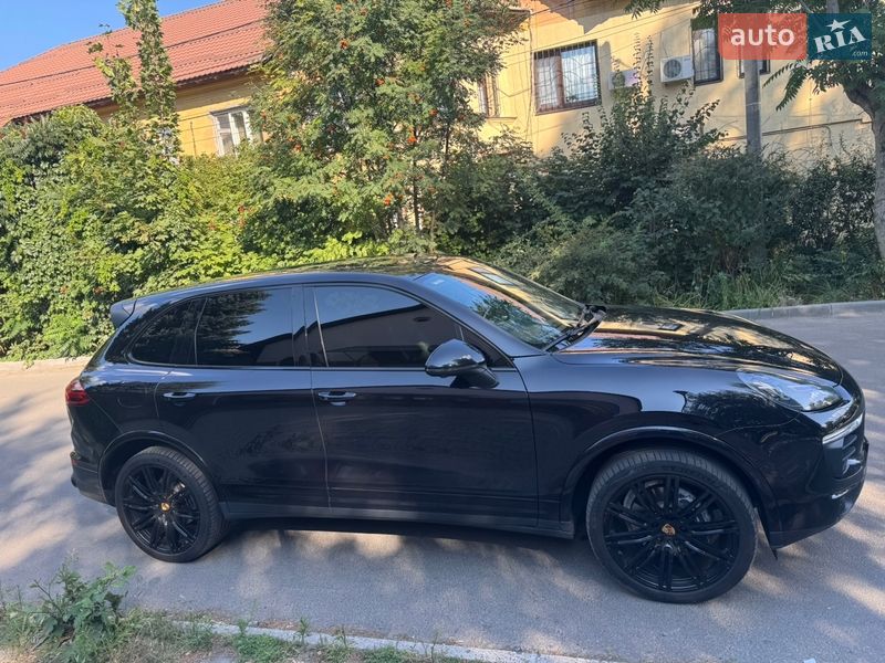 Внедорожник / Кроссовер Porsche Cayenne 2016 в Днепре