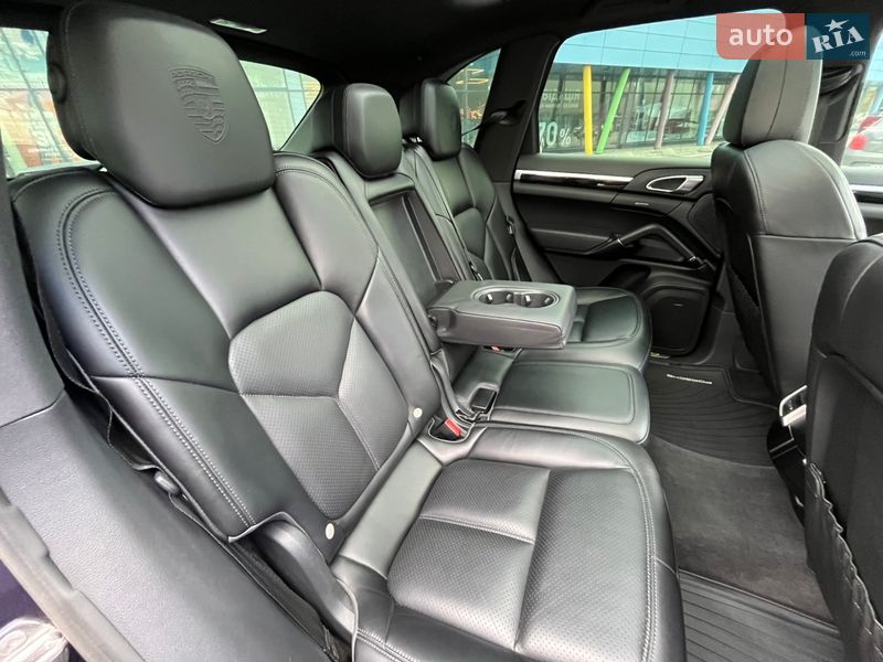 Позашляховик / Кросовер Porsche Cayenne 2016 в Києві