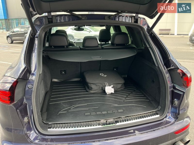 Позашляховик / Кросовер Porsche Cayenne 2016 в Києві