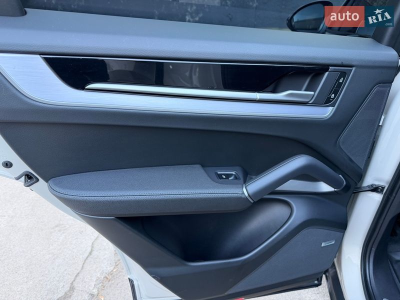 Внедорожник / Кроссовер Porsche Cayenne 2023 в Киеве