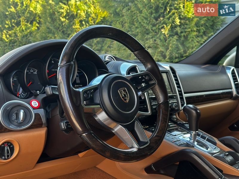 Позашляховик / Кросовер Porsche Cayenne 2016 в Львові