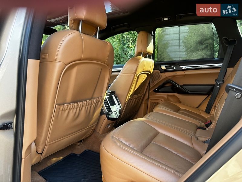Позашляховик / Кросовер Porsche Cayenne 2016 в Львові