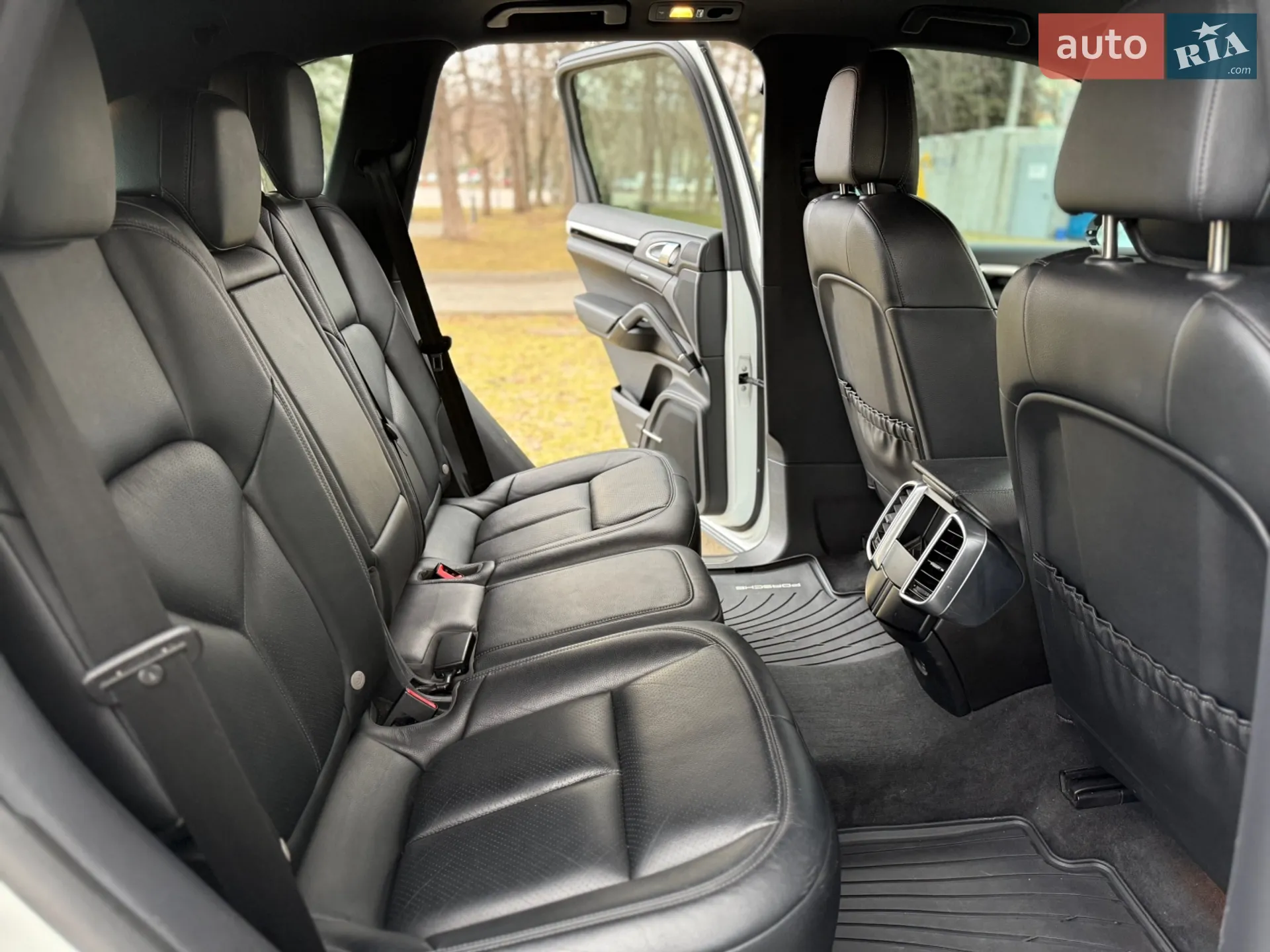 2017 Porsche Cayenne - мініатюра 29