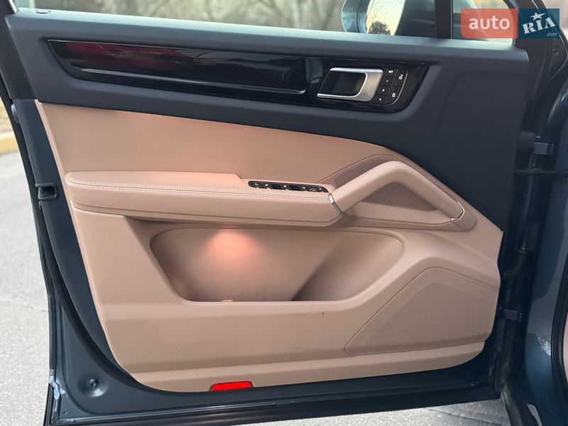 Внедорожник / Кроссовер Porsche Cayenne 2020 в Киеве