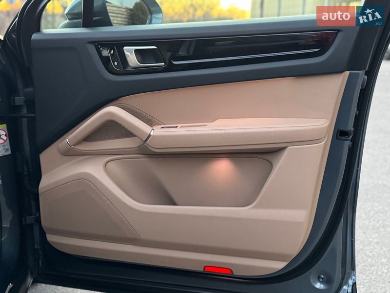 Внедорожник / Кроссовер Porsche Cayenne 2020 в Киеве