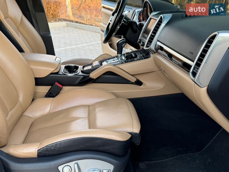 Внедорожник / Кроссовер Porsche Cayenne 2015 в Киеве