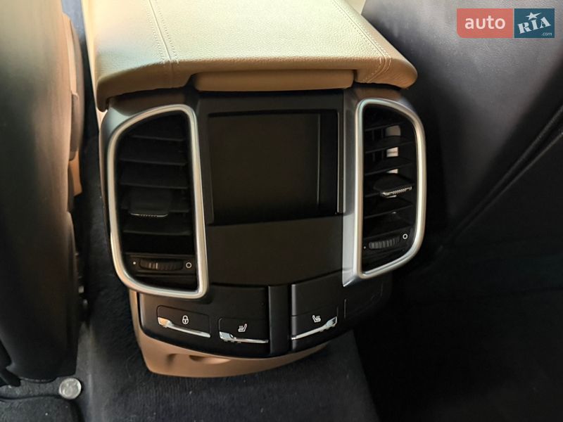 Внедорожник / Кроссовер Porsche Cayenne 2015 в Киеве