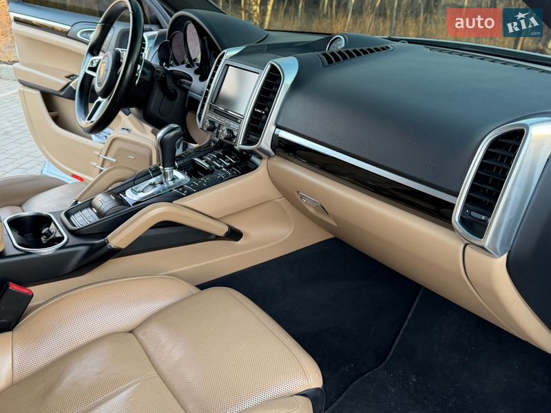 Внедорожник / Кроссовер Porsche Cayenne 2015 в Киеве